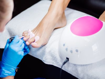 Извършване на козметичен педикюр