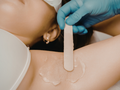 Извършване на нетрайни методи за обезкосмяване/епилация